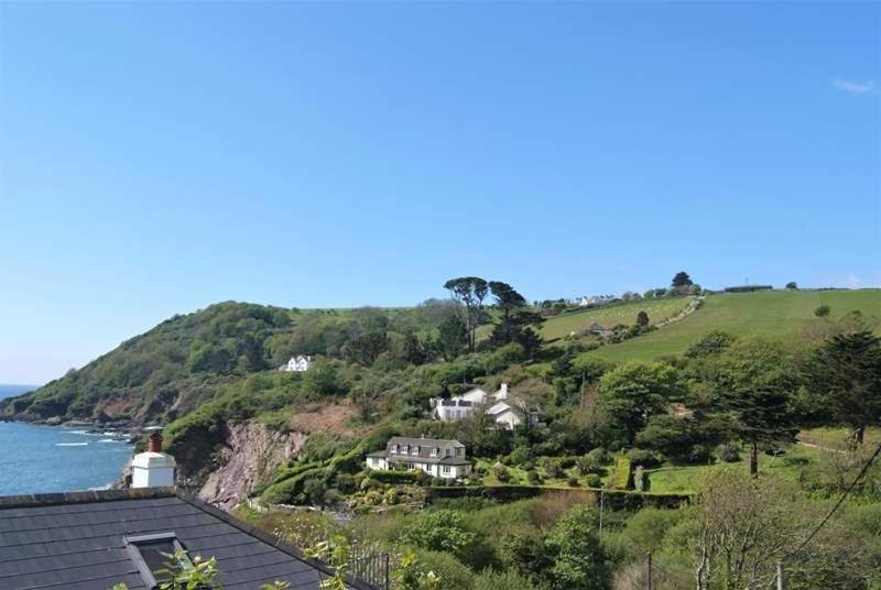 Cosy Beachfront Retreat With Stunning Sea Views & Free Access To A Local Indoor Pool Talland Esterno foto