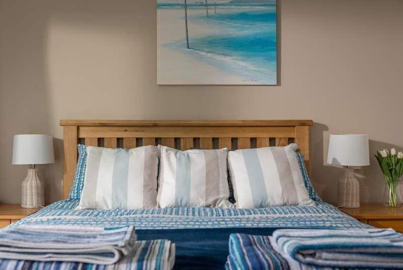 Cosy Beachfront Retreat With Stunning Sea Views & Free Access To A Local Indoor Pool Talland Esterno foto