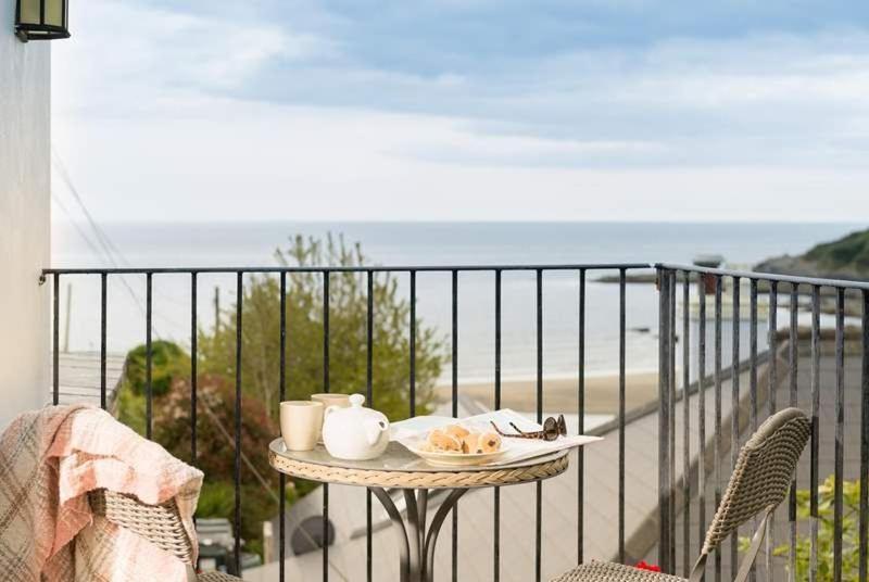 Cosy Beachfront Retreat With Stunning Sea Views & Free Access To A Local Indoor Pool Talland Esterno foto