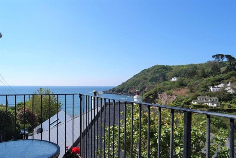 Cosy Beachfront Retreat With Stunning Sea Views & Free Access To A Local Indoor Pool Talland Esterno foto