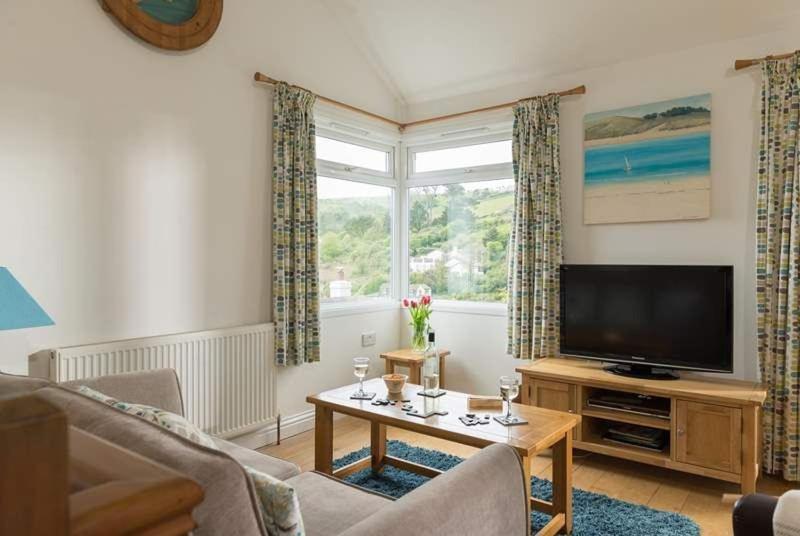 Cosy Beachfront Retreat With Stunning Sea Views & Free Access To A Local Indoor Pool Talland Esterno foto